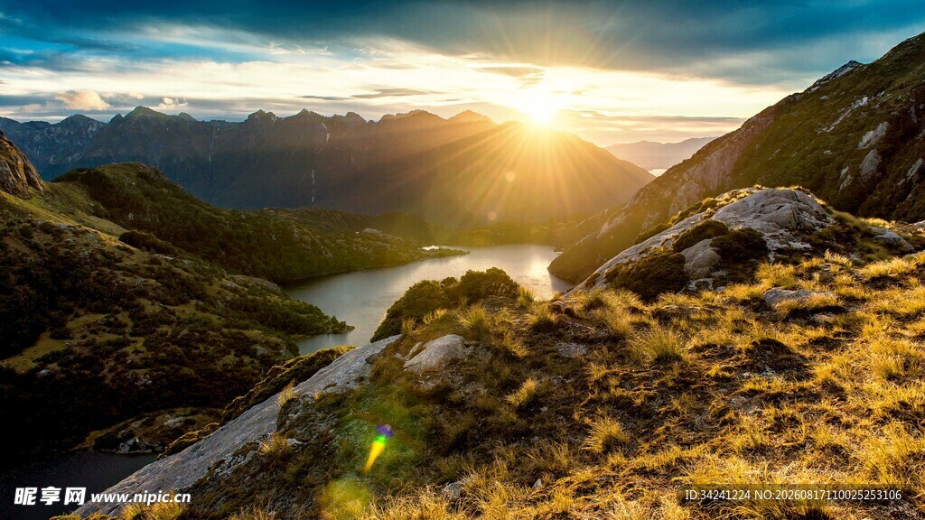 山间日出美景