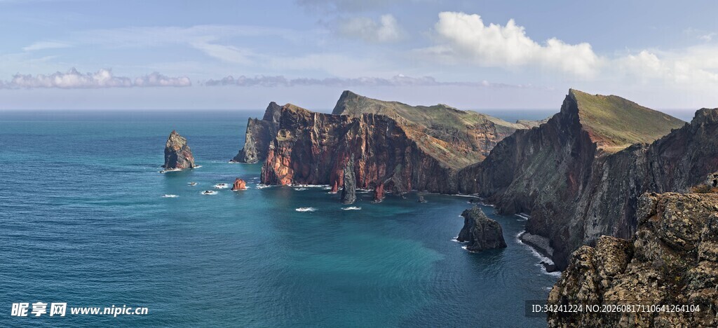 海边壮丽岩石景观