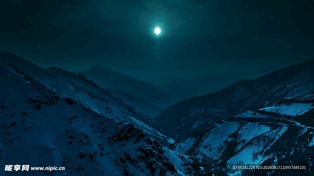 月夜下的雪山壮丽景观