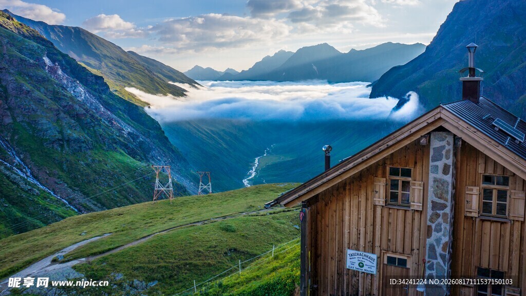 山间木屋的绝美自然景致