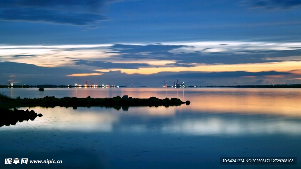 湖畔日落美景