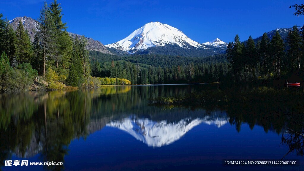 雪山湖泊美景