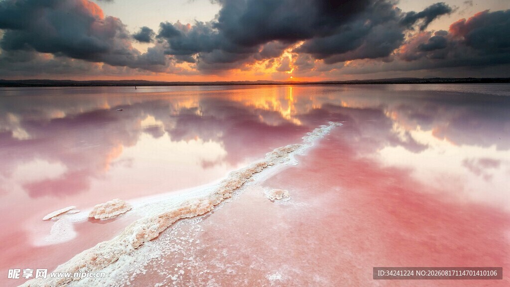 梦幻粉湖天地间的绮丽景致