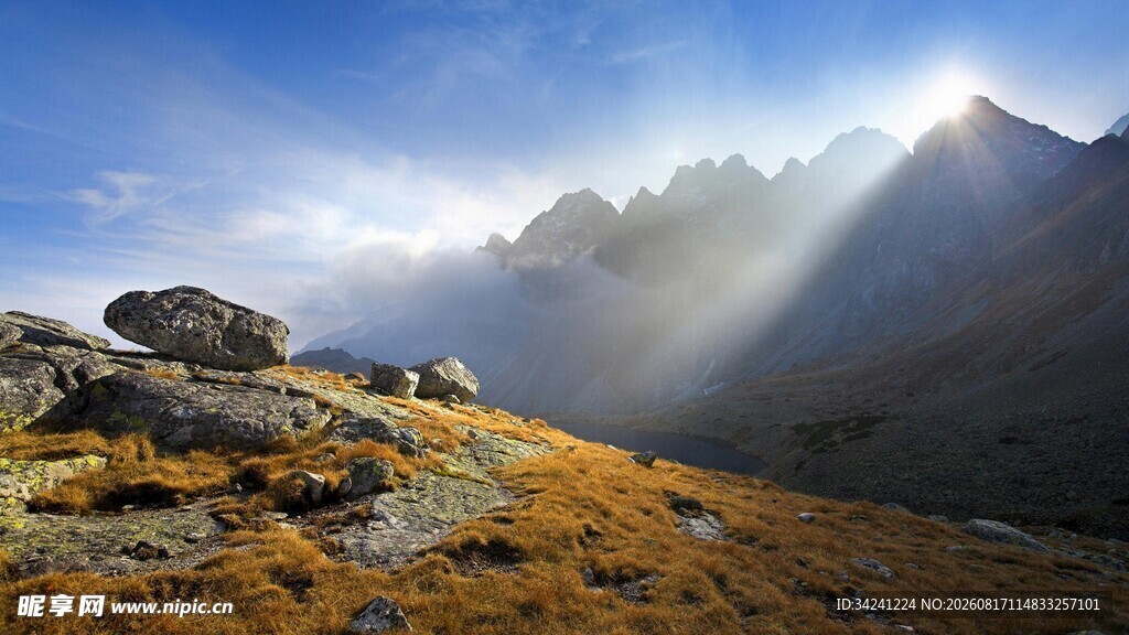 高山晨光美景