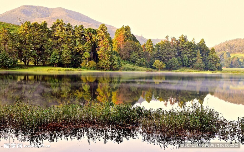 湖畔秋日美景