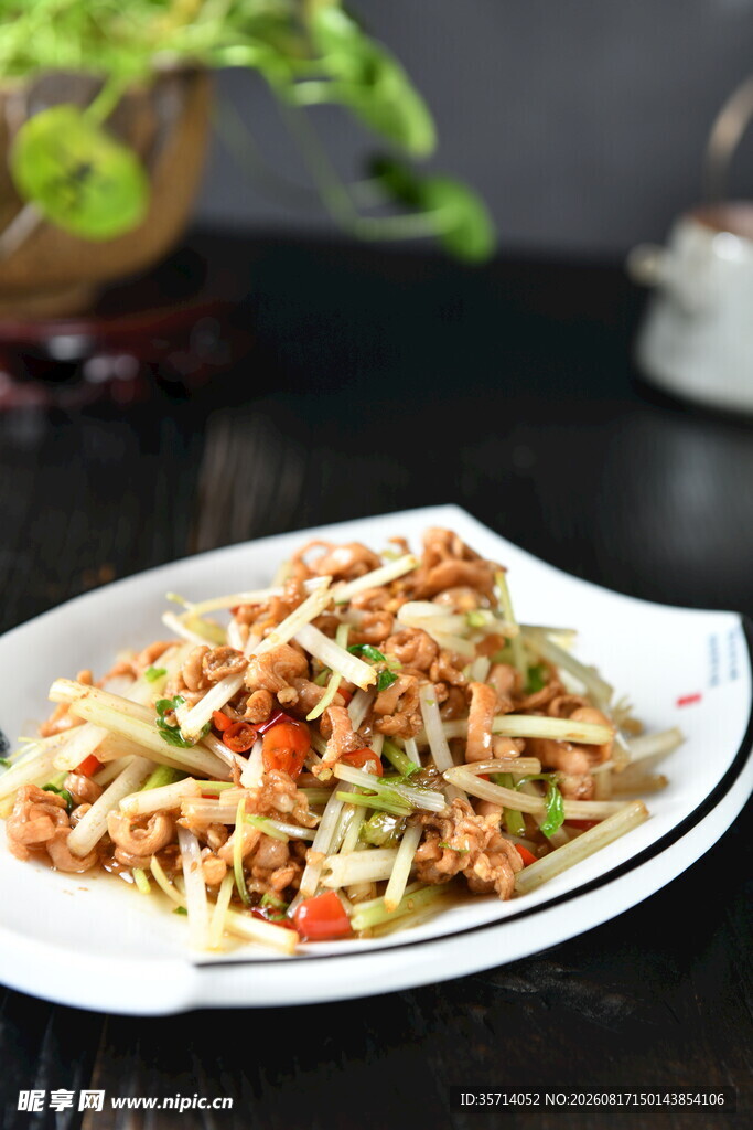 水芹炒肉丝