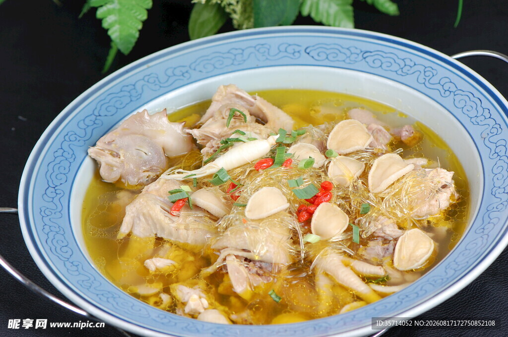 黄焖鸡肉香菇美食佳肴