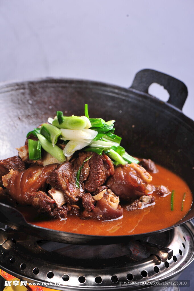 锅中美味红烧羊肉