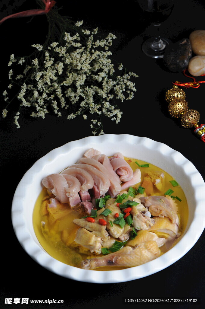 金汤蹄髈老鸡 