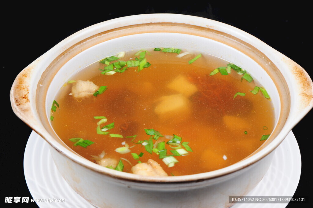 美味鲜香的肉丸蔬菜汤