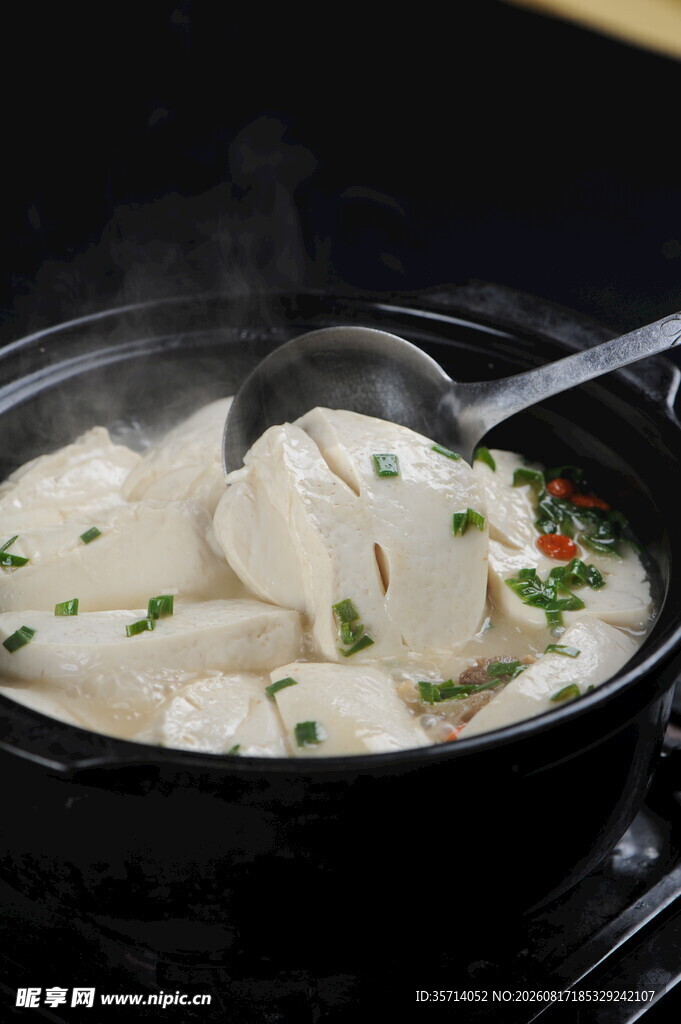 热气腾腾的美味豆腐汤