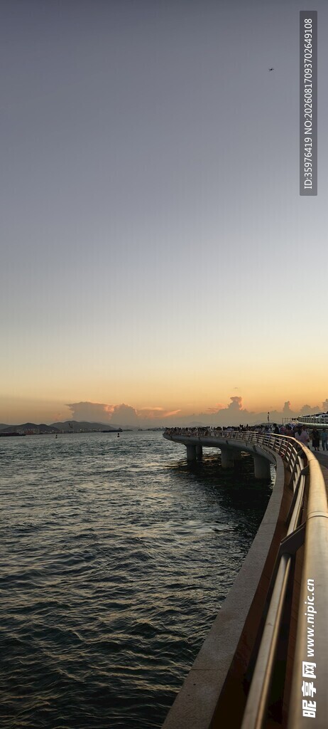 海边栈桥日落美景