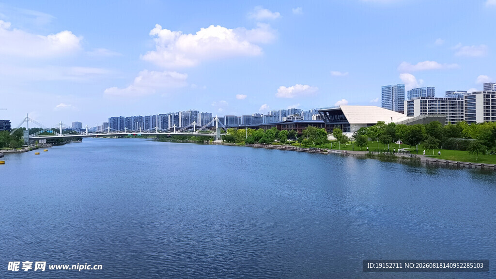 河畔城市风光美景