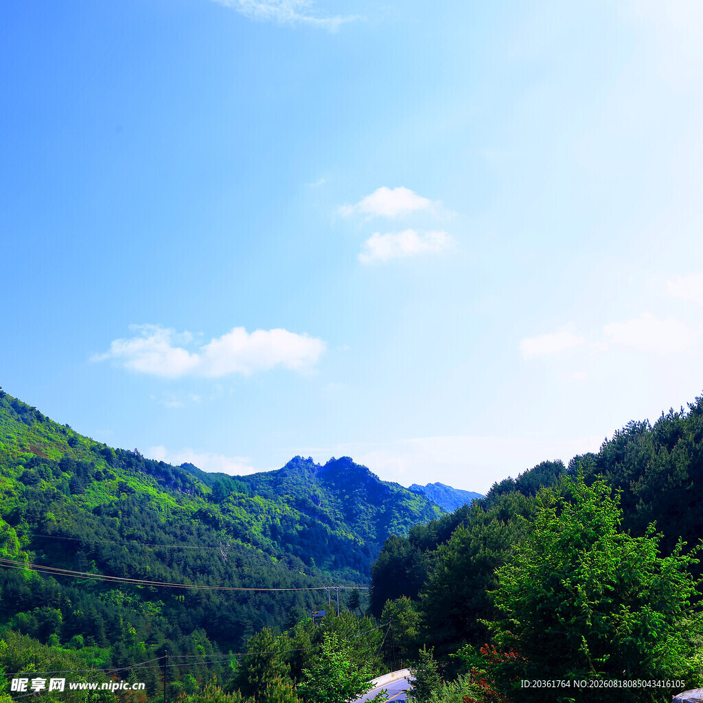 青山蓝天美景