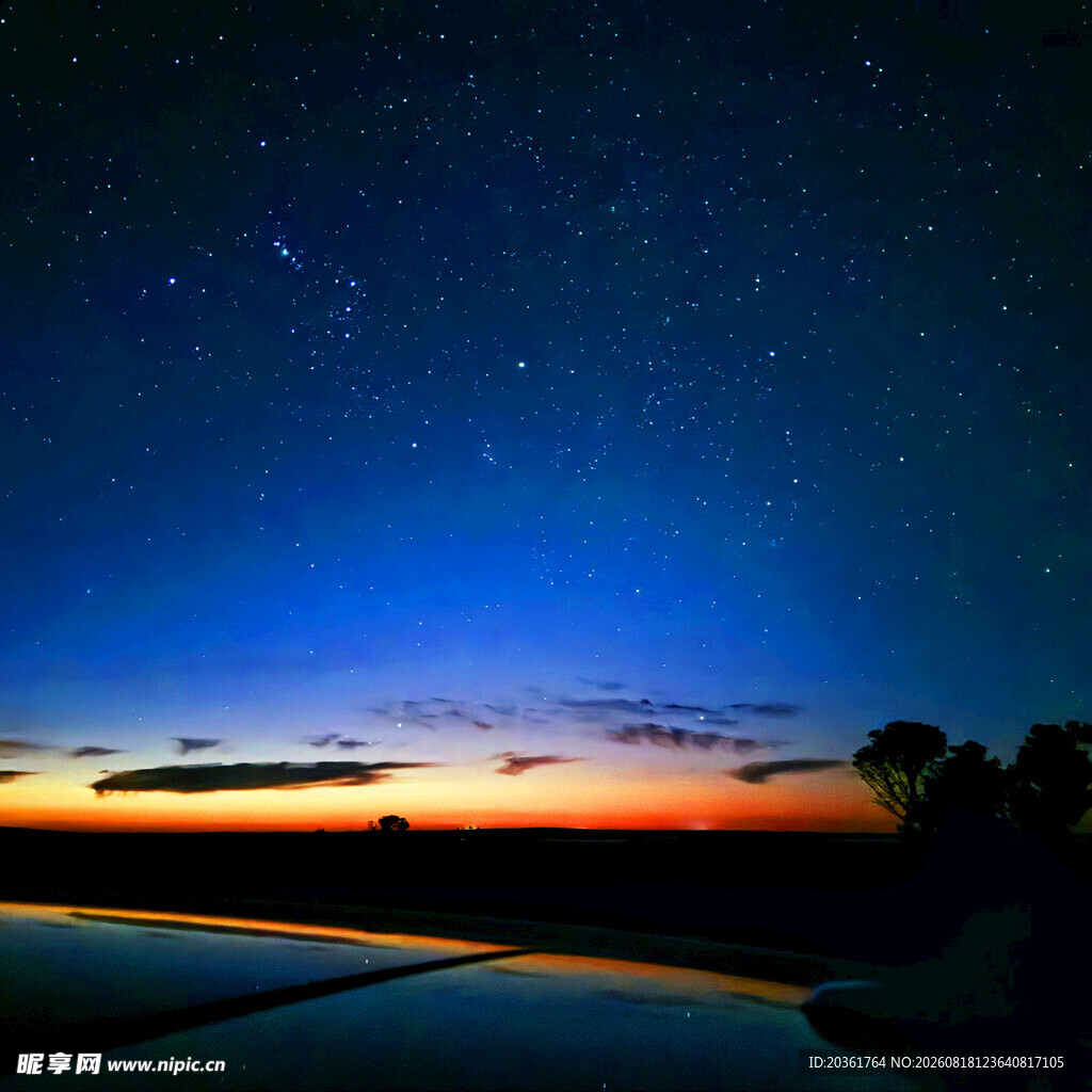 湖畔星空下的绚丽黄昏