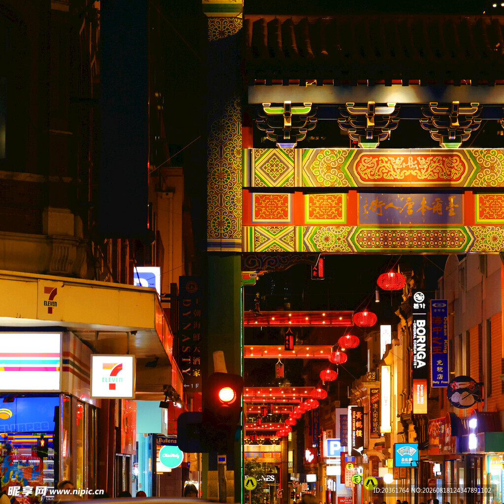 夜晚中式街道牌坊景观