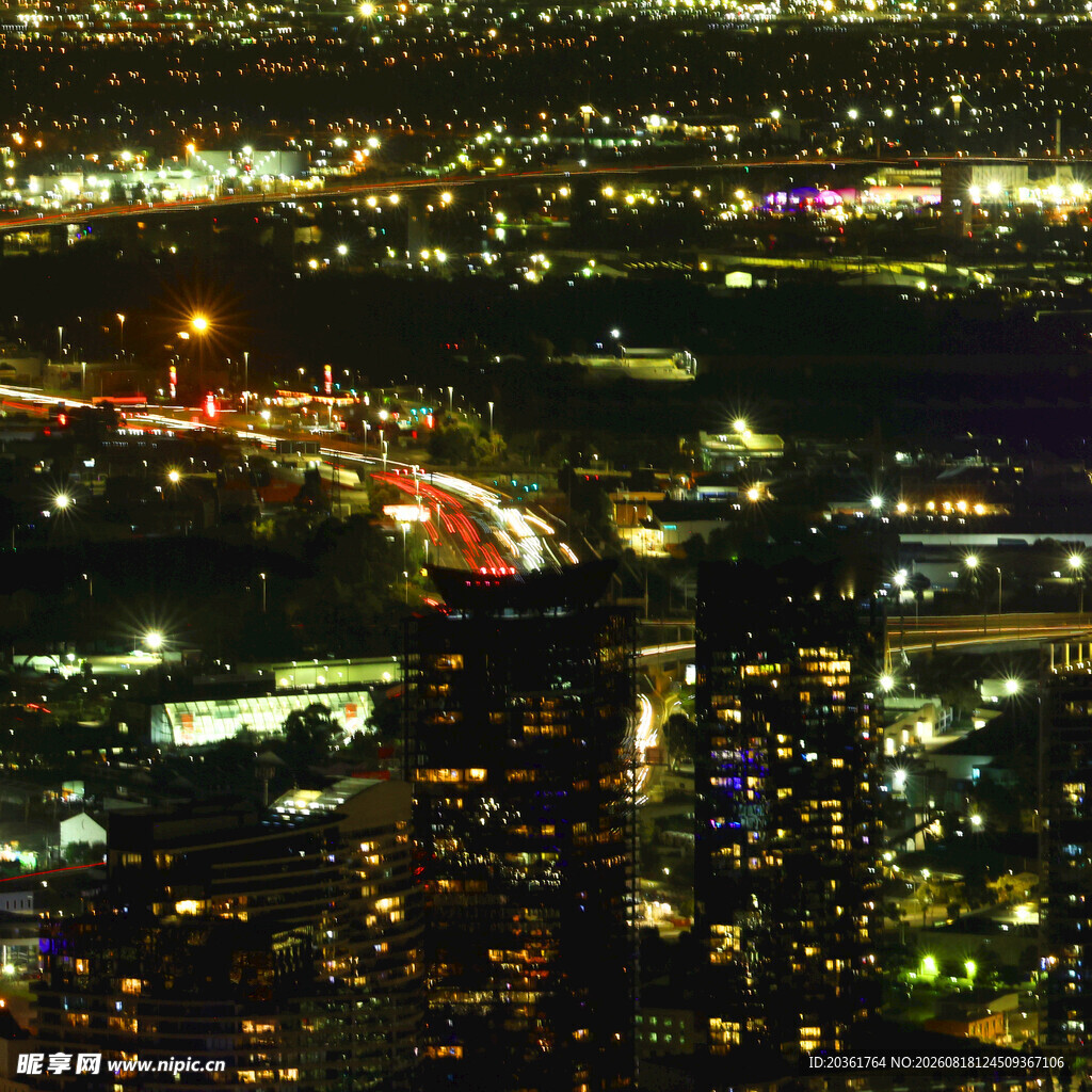 城市璀璨夜景俯瞰图