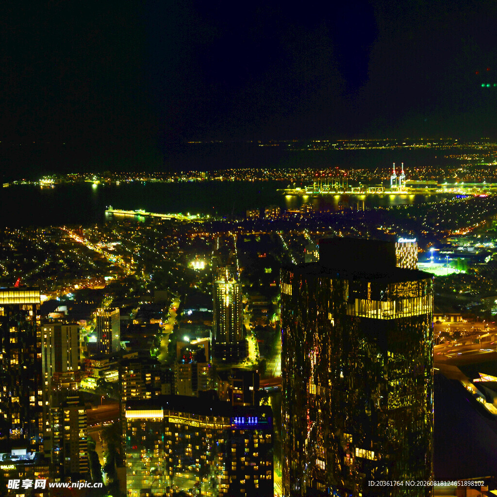 城市璀璨夜景俯瞰图