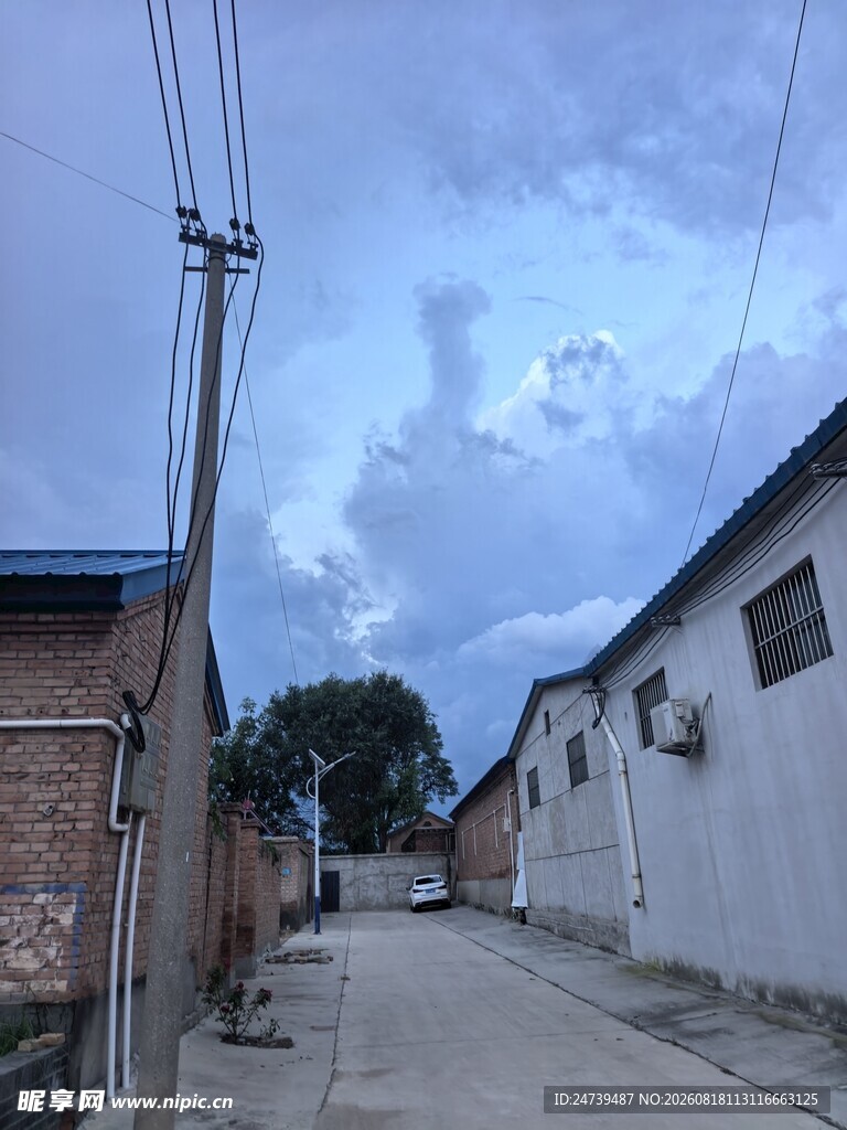 乡村小巷景象