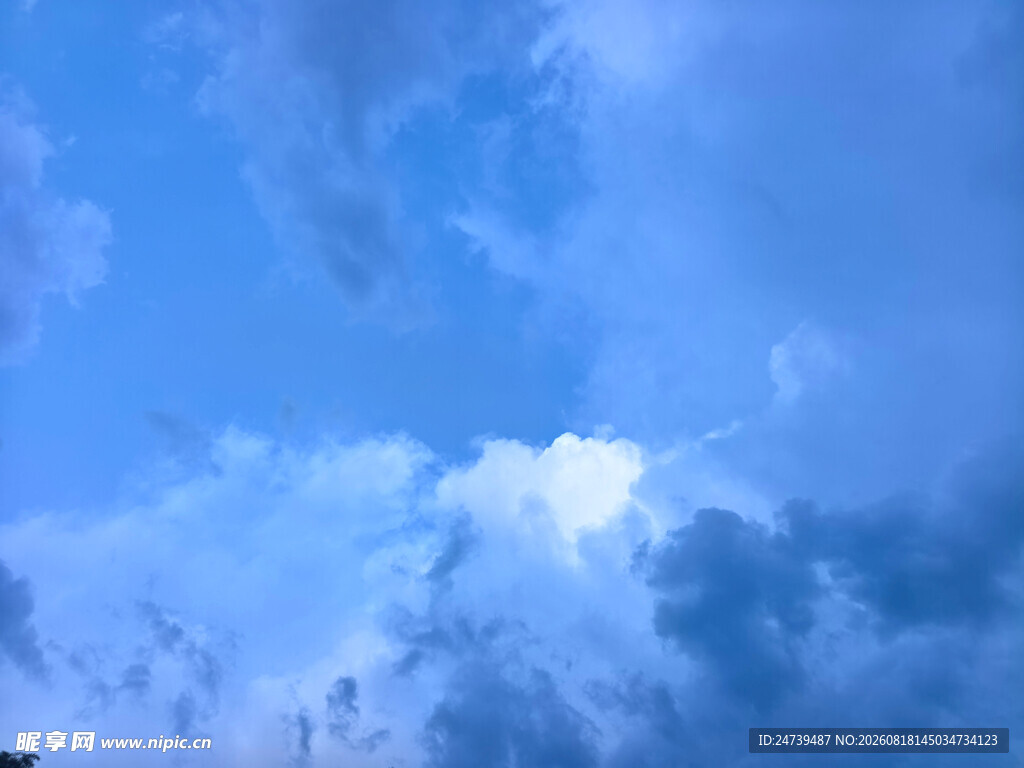 蓝天白云美景
