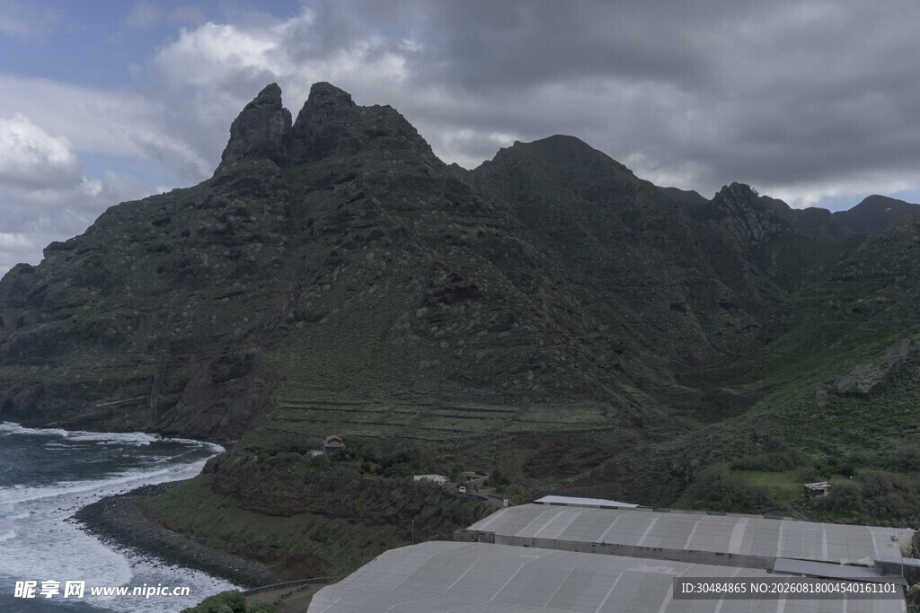 山海相依的壮丽自然景观