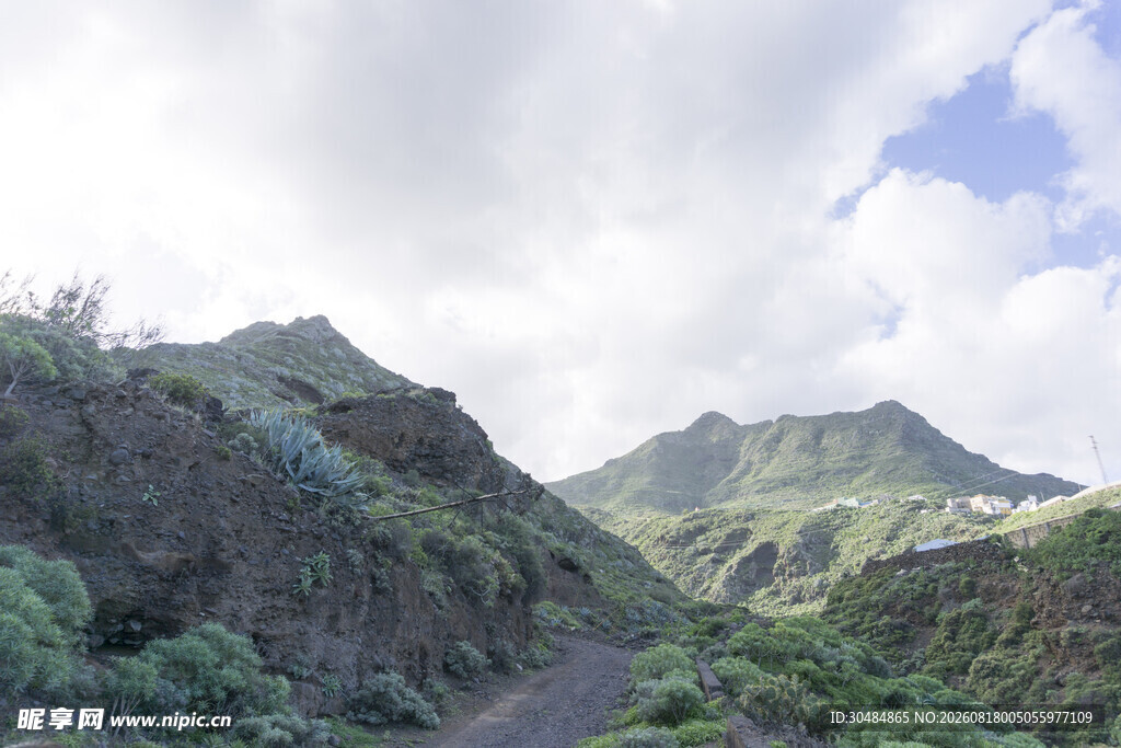 山间蜿蜒小路