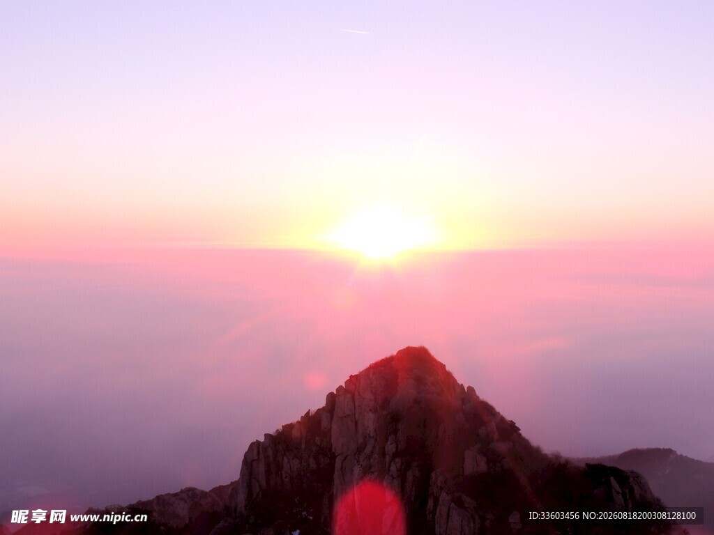 山顶壮丽日出美景