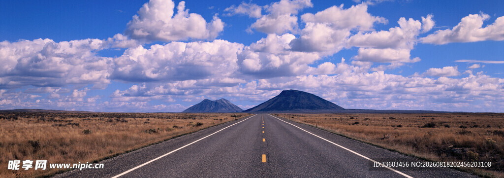 旷野公路通向远方美景