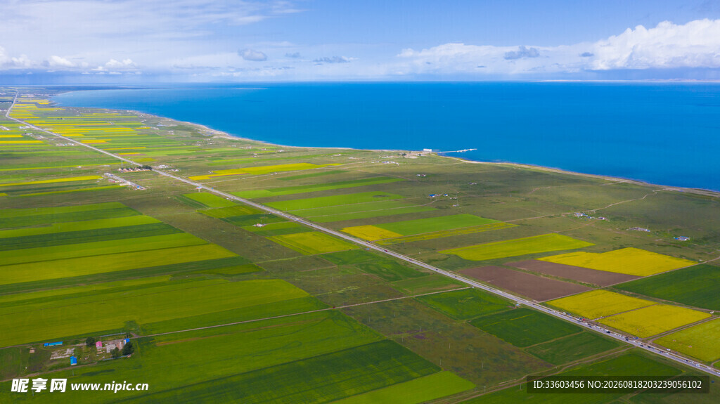 草原田野与碧海蓝天美景