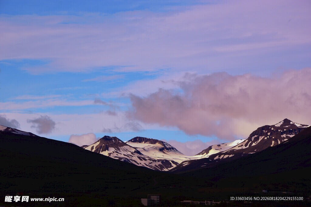 壮丽雪山与天边云霞美景