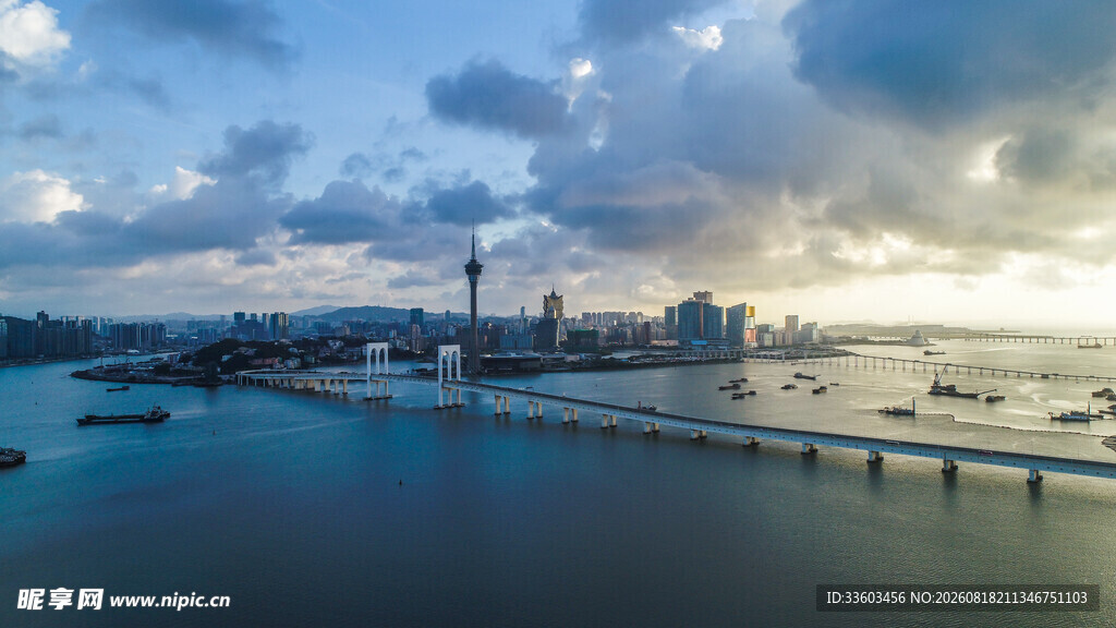 海滨城市美丽的跨海长桥