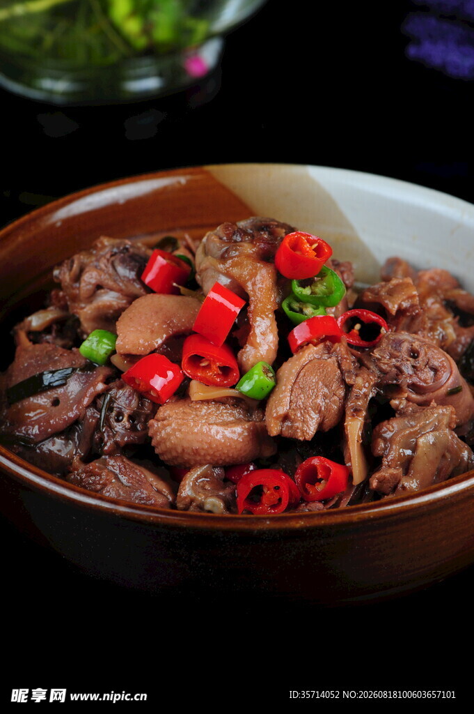香辣美味的红烧鸭肉