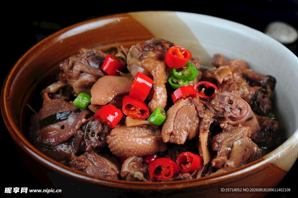 香辣美味的红烧鸭肉