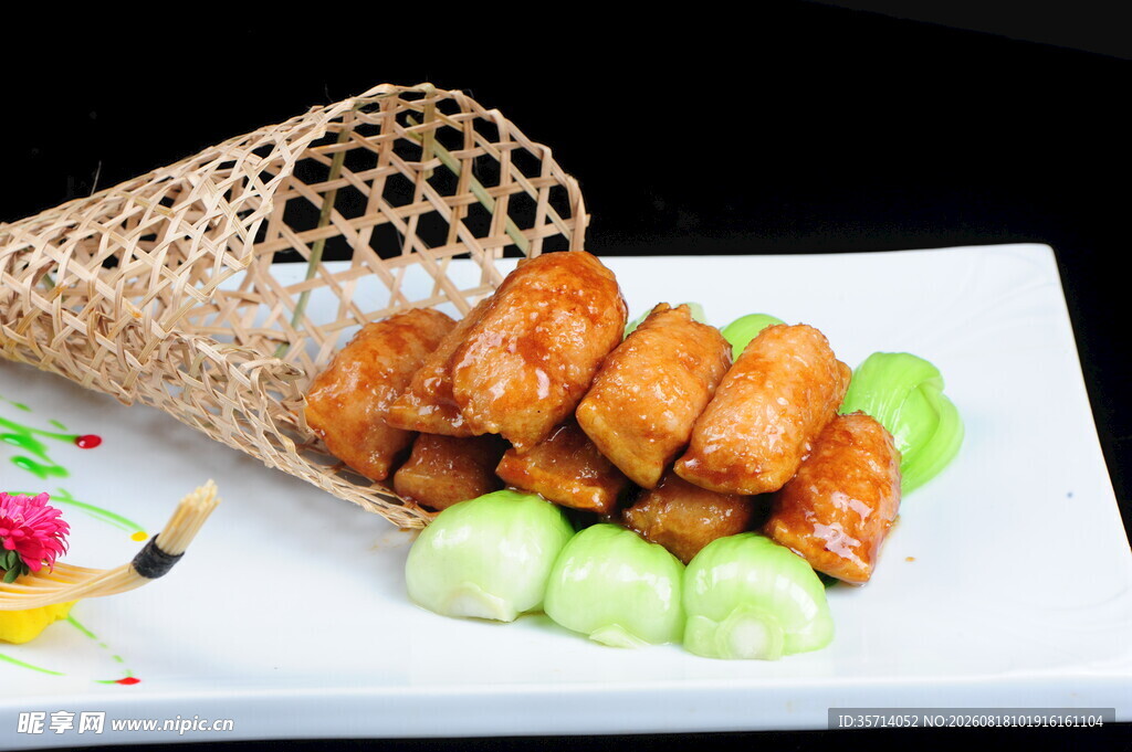竹篓香酥鸡块配青瓜