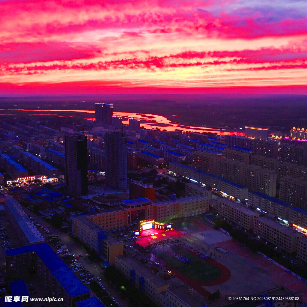 城市绚丽晚霞夜景俯瞰图