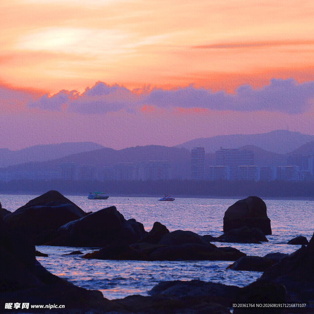海边日落时的礁石美景
