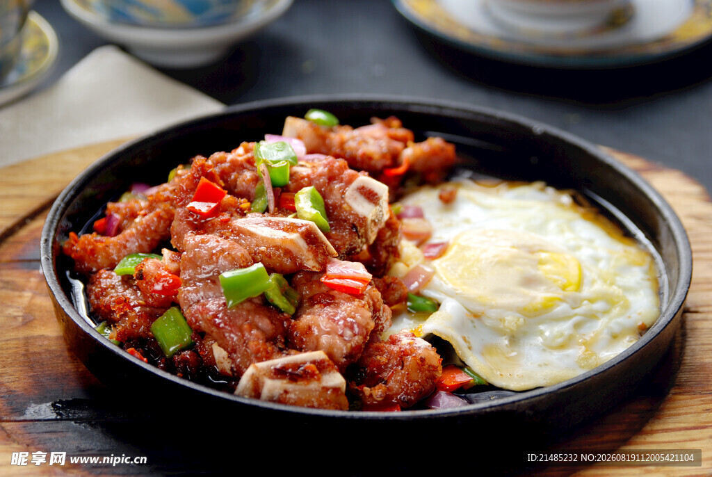 美味窝蛋牛肉煲仔饭