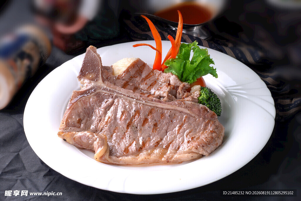美味牛排摆盘精致