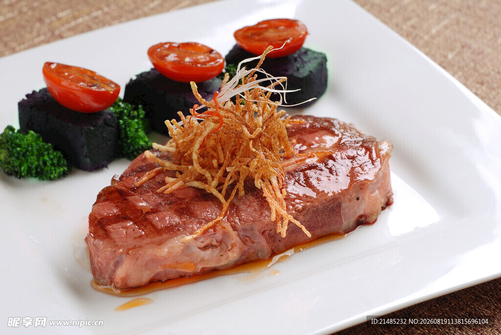 美味牛排摆盘精致