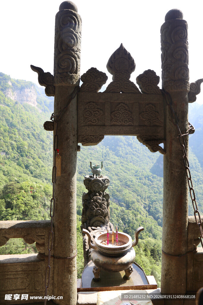 山间古牌坊