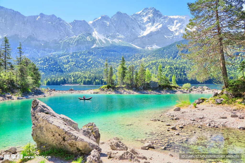美丽的高山湖泊自然景观