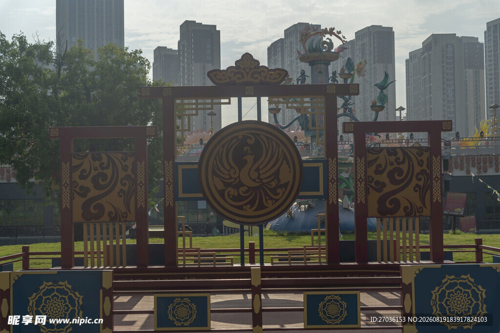 中式景观牌坊  城市背景