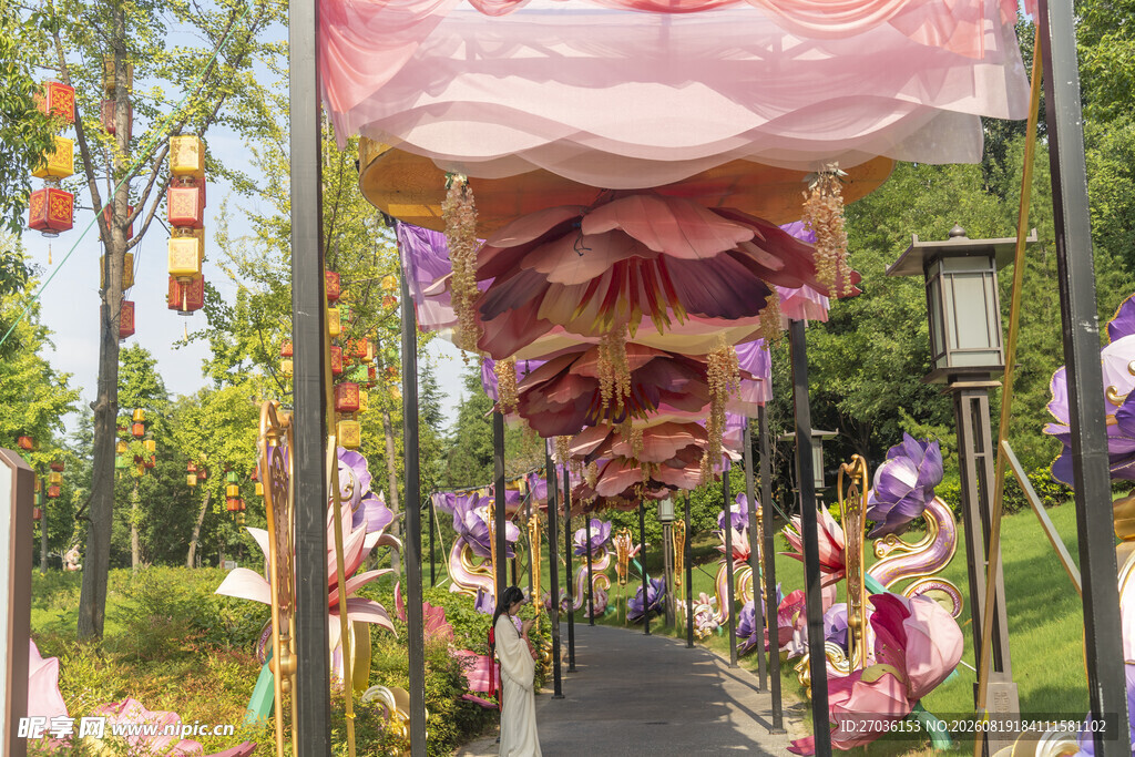 梦幻粉色花廊景观