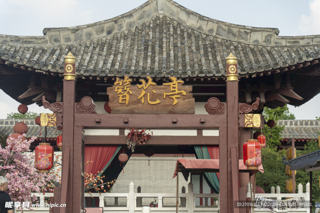 中式古牌坊  尽显传统韵味