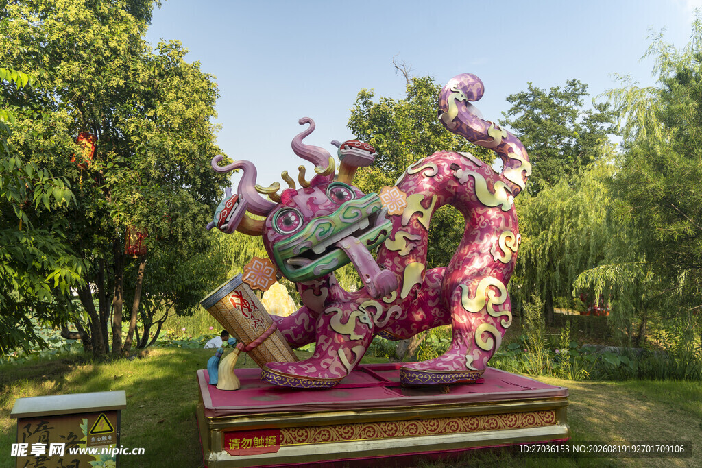多彩象头神雕像