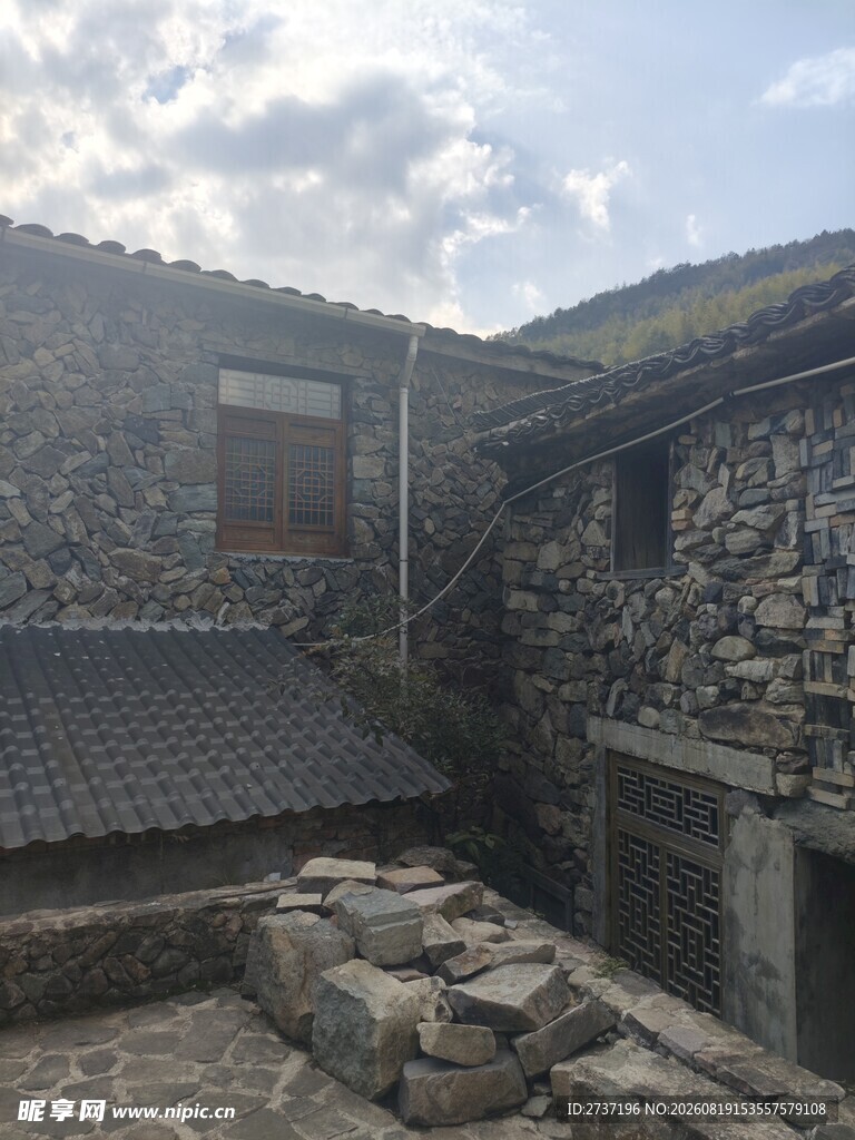 石头村