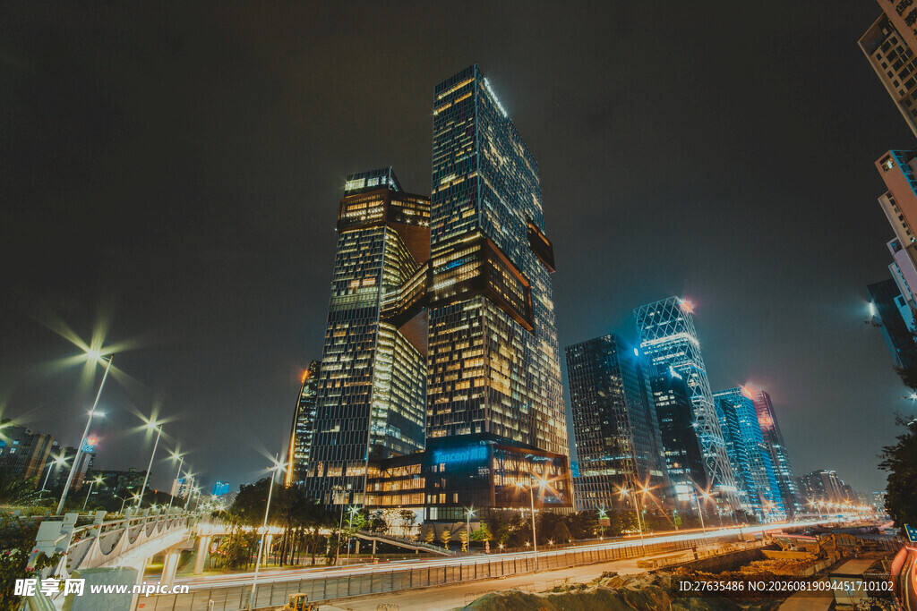 都市璀璨夜景摩天大楼