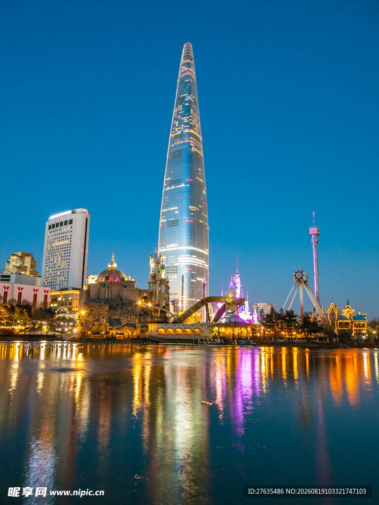 首尔夜景中的璀璨摩天大楼