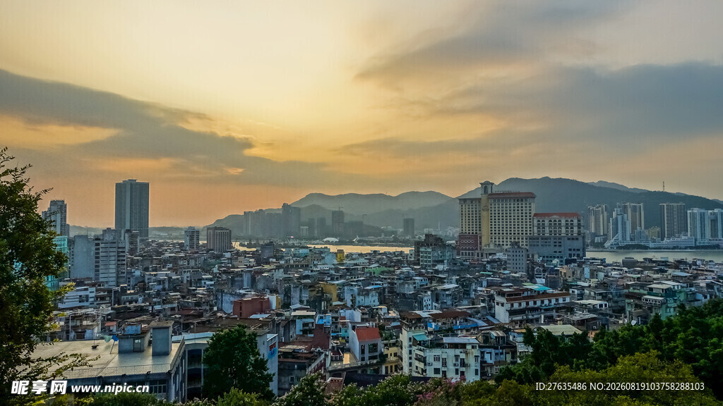 城市黄昏全景