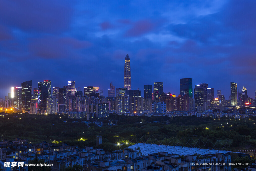 夜幕下的繁华都市天际线